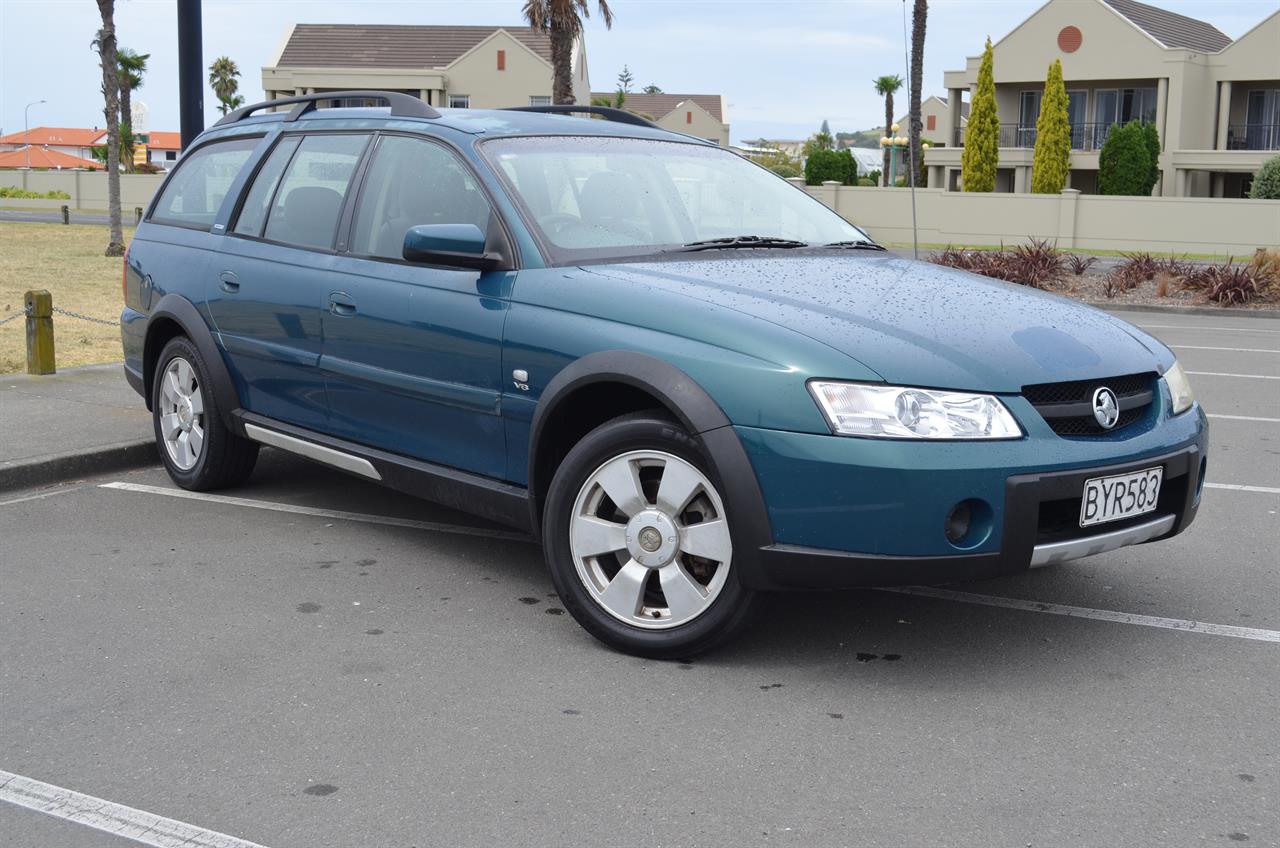 2004 Holden Adventra