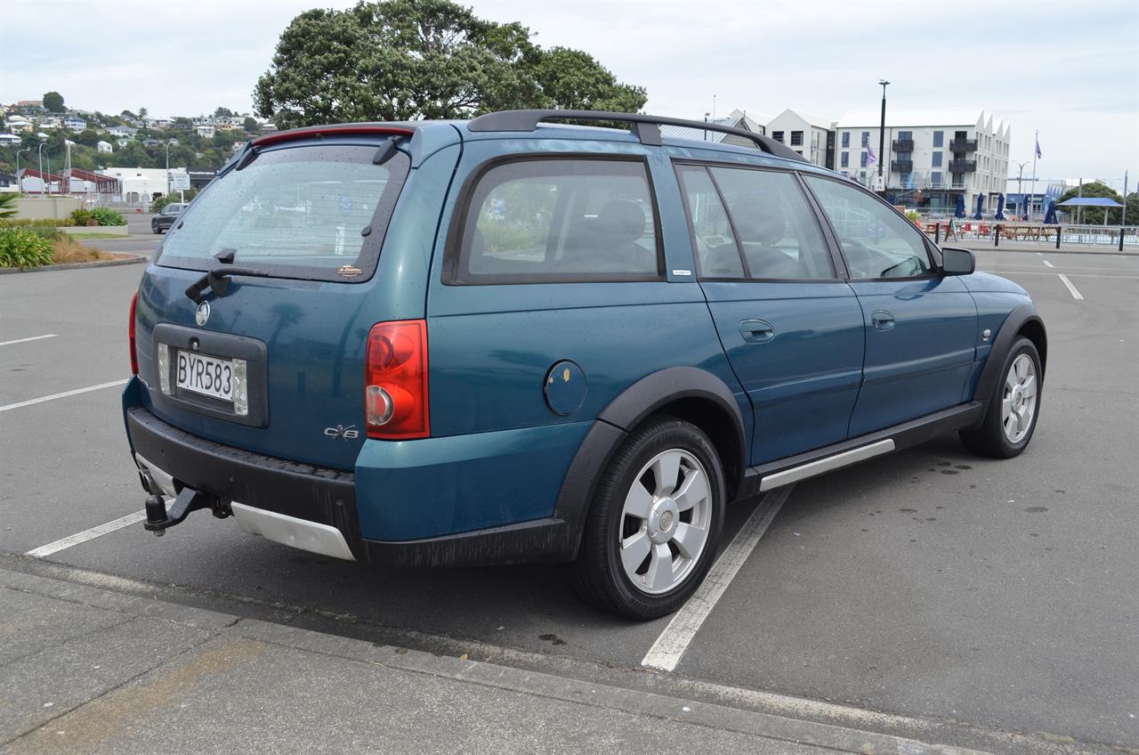 2004 Holden Adventra