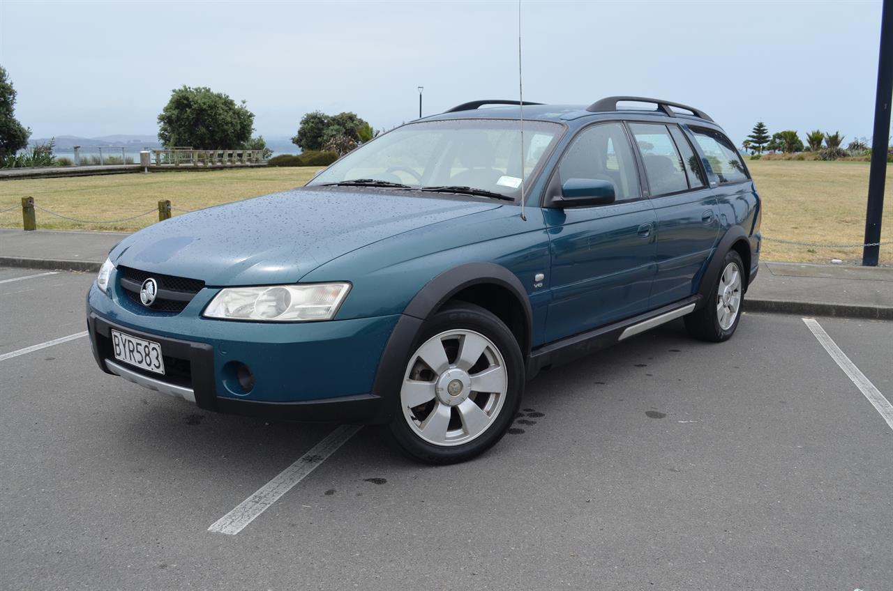 2004 Holden Adventra