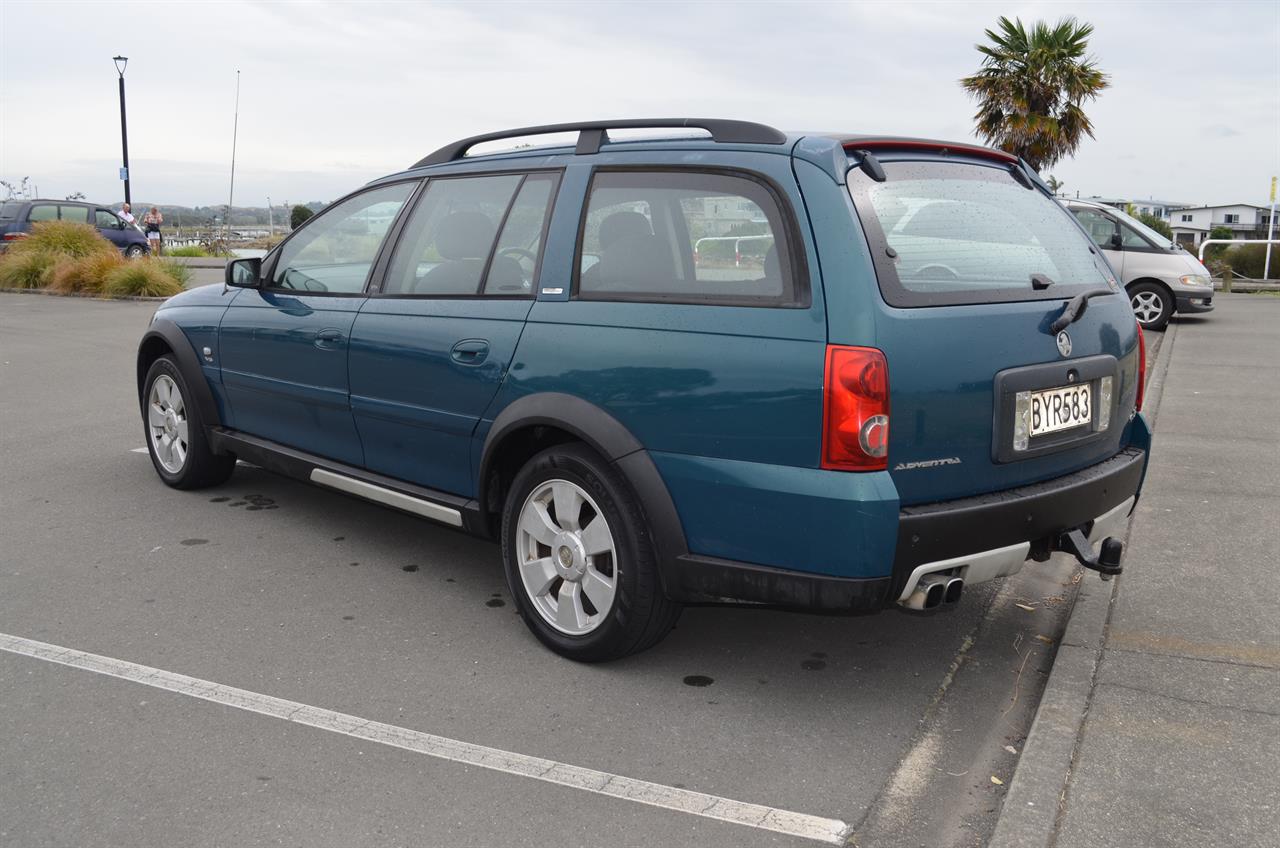 2004 Holden Adventra