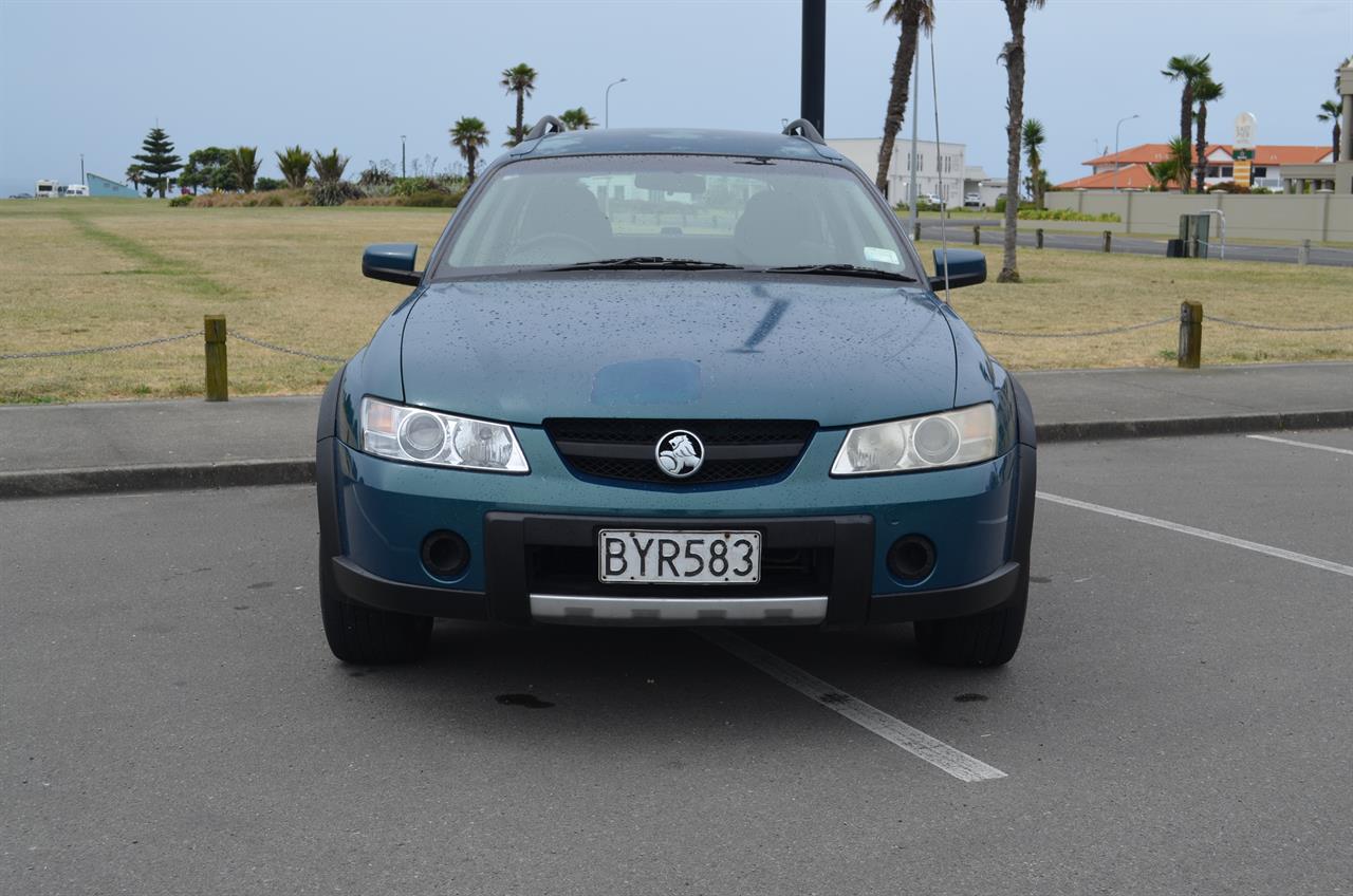 2004 Holden Adventra