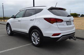 2017 Hyundai Santa Fe - Thumbnail