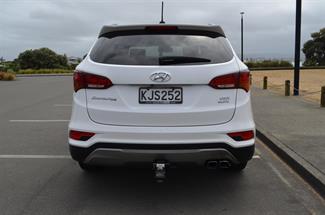 2017 Hyundai Santa Fe - Thumbnail