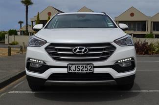 2017 Hyundai Santa Fe - Thumbnail