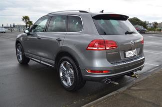 2013 Volkswagen Touareg - Thumbnail